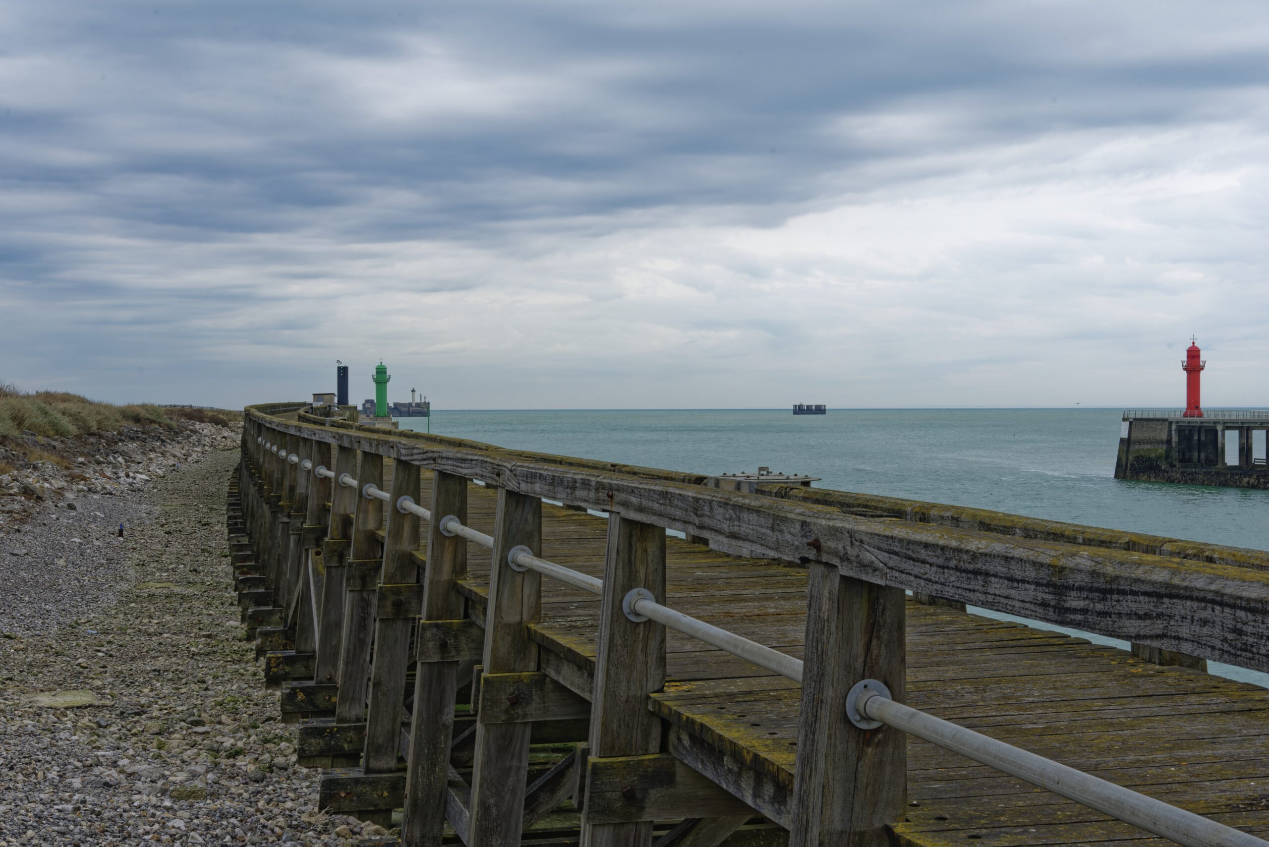 La rade et l'entrée du port (tribord) de Boulogne sur mer
